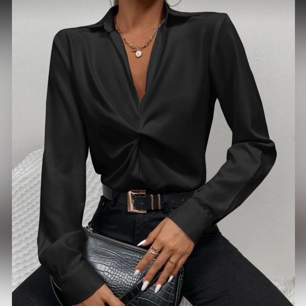 SHEIN Privé Women Solid Twist Front top small black